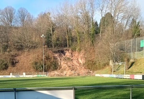 Erdrutsch im Haimbachtal  - Rasenplatz des FC Lichtental seit Mai 2024 unbespielbar